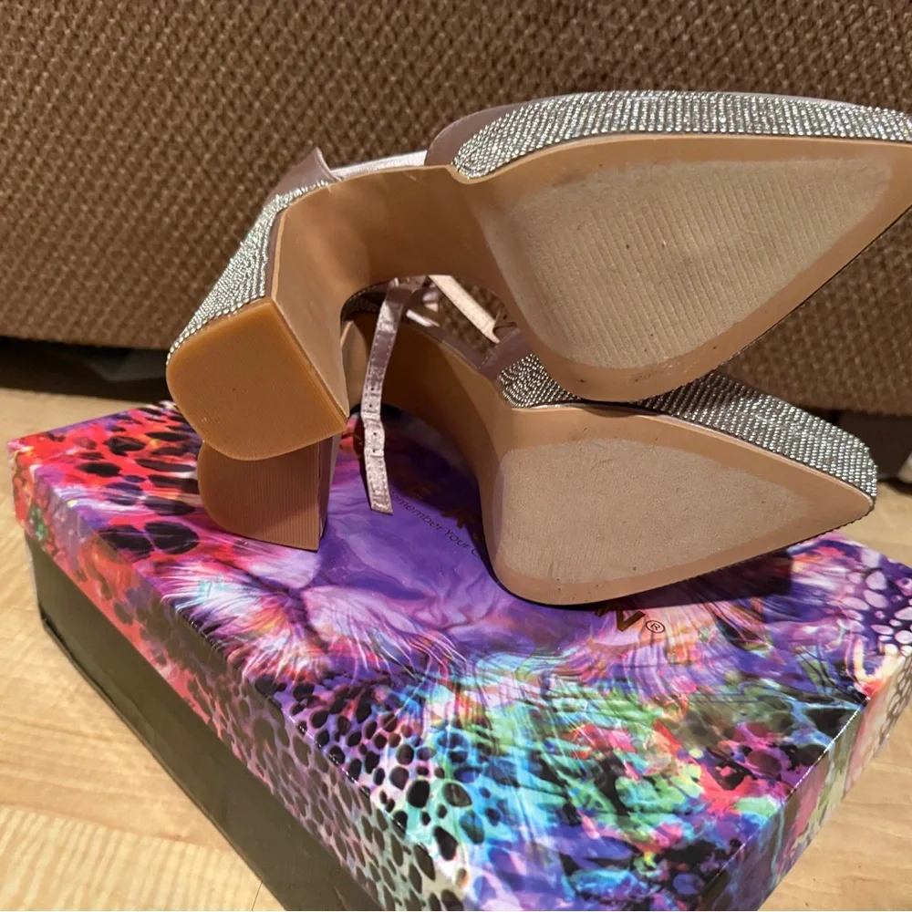 Women’s size 7.5 heels - Picture 6 of 6